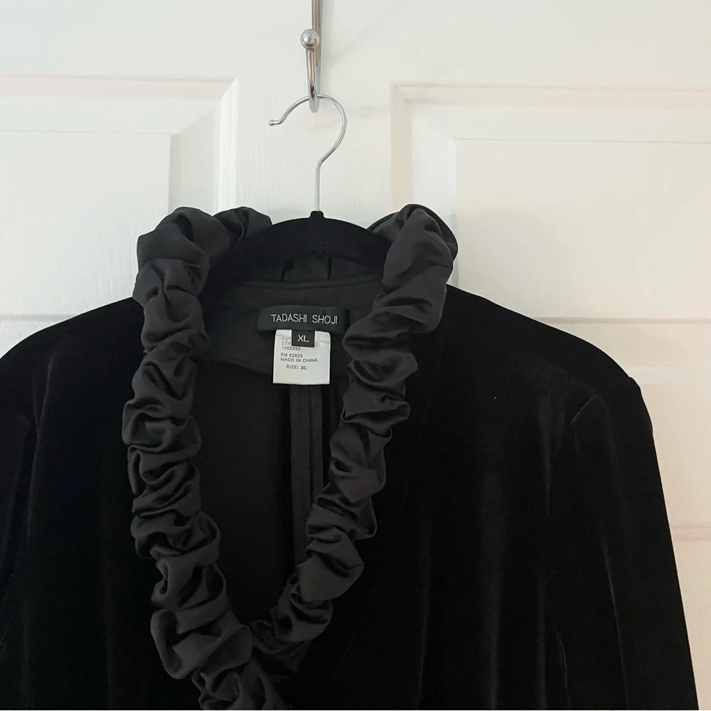 Tadashi Shoji Long Sleeved Jacket - Picture 2 of 4